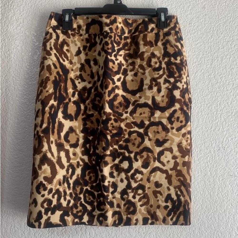 Mini Animal print skirt, Size 6, stretch. Used - Excellent condition